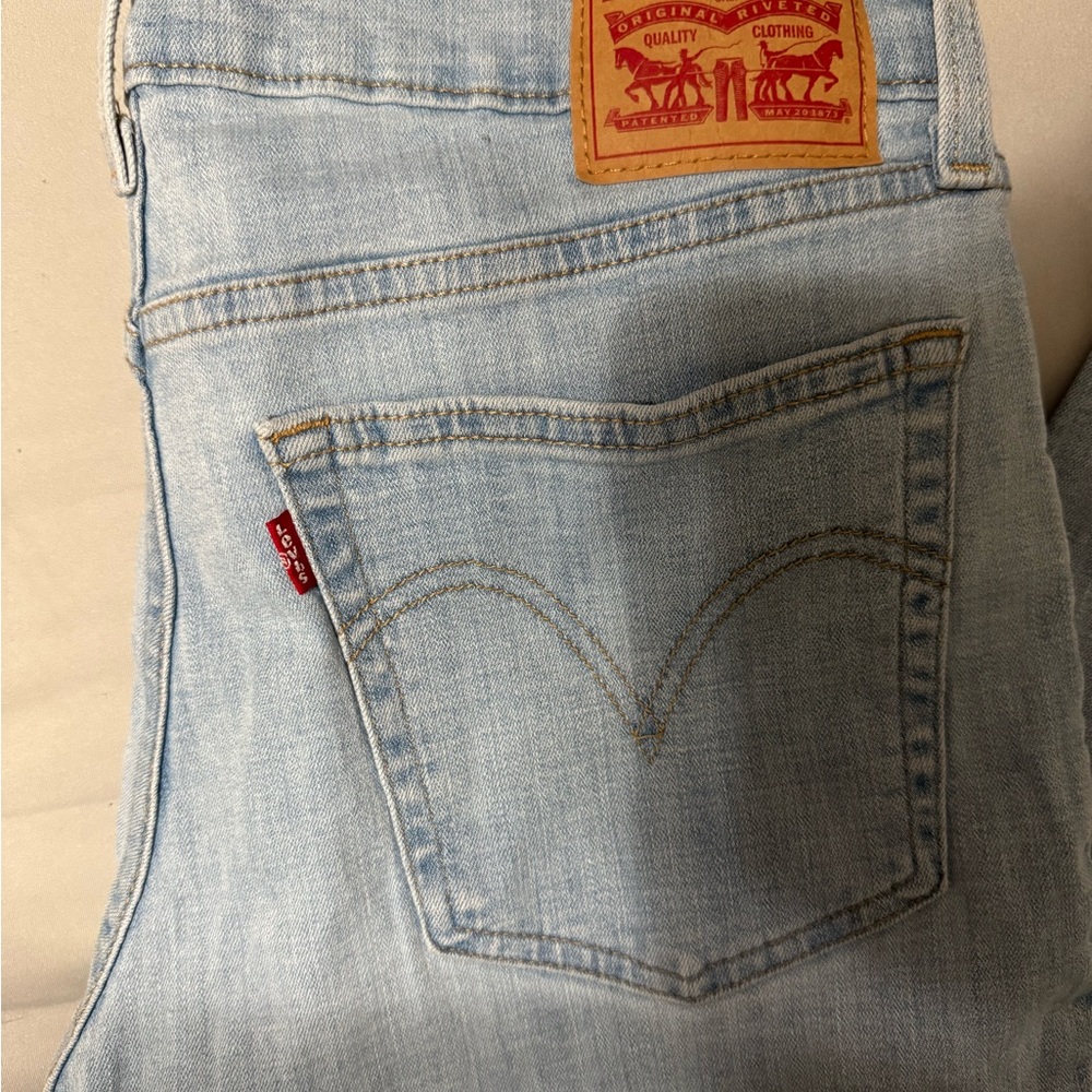 Levi's Women's Light Blue Jeans